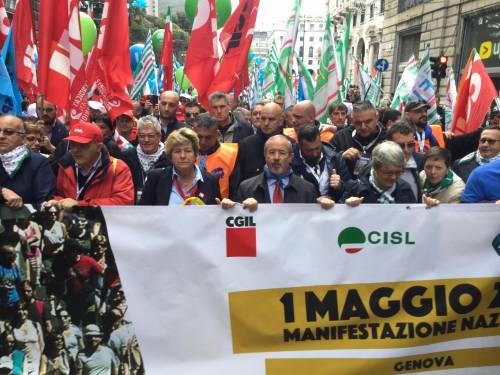 Sindacati in piazza contro Renzi. Camusso: "L'Ue chiede e Renzi obbedisce"