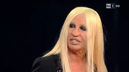 La porno battuta della Raffaele a J-Ax