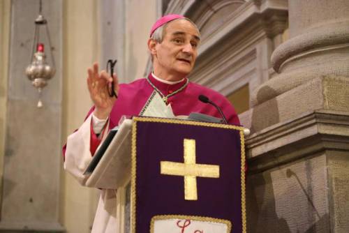 Francesco sceglie il cardinale Zuppi: chi è il "progressista" che guiderà la Cei 