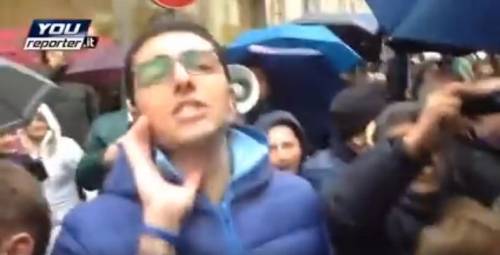 Renzi contestato a Matera: fischi e urla al grido di "buffone buffone"