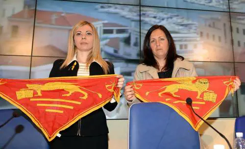 Il fuciliere con gli amici: "Non vedo l'ora di tornare a casa"