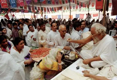 India, monaci contro il governo: "Vogliamo defecare all'aperto"