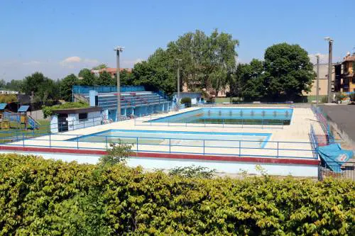 Germania, adesso agli immigrati anche un maestro di nuoto per l'estate