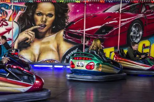 Autoscontri fallici e giostre vaginali: arriva il parco giochi del sesso