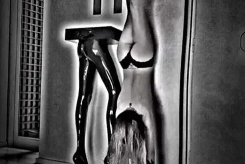 Naike Rivelli e lo yoga, foto