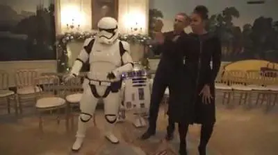 Star Wars Day, Michelle e Barack si scatenano con le guardie imperiali
