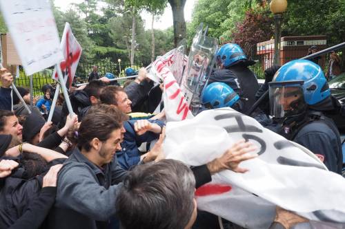 No global contro Salvini: "Noi qui non ti vogliamo"