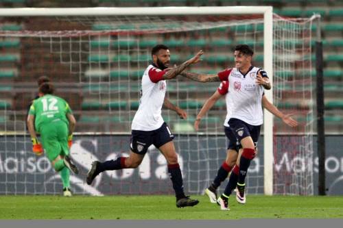 Il Cagliari vince a Bari e torna in serie A