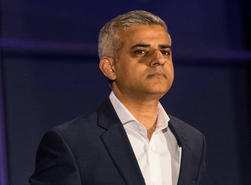 Londra, crimini in aumento da quando Sadiq Khan è stato eletto sindaco