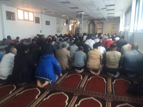 Un venerdì nella moschea che insegna l'islam con un clic