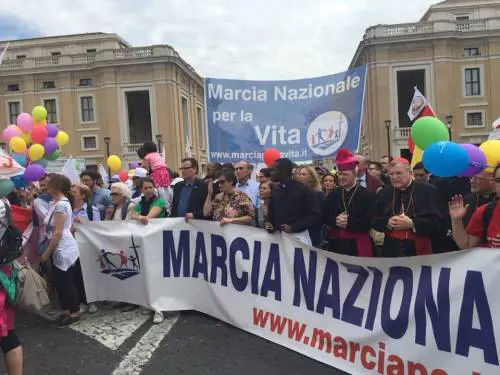 Cattolici in piazza contro l'aborto