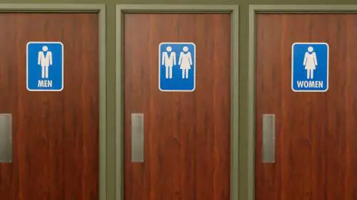 Trans, Trump cambia marcia: niente bagni "secondo identità"