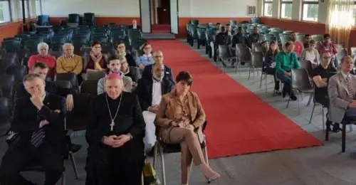 Invitano il vescovo per parlare di pace Ma non si presentano