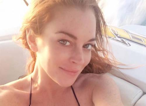Lindsay Lohan sexy in costume su Instagram