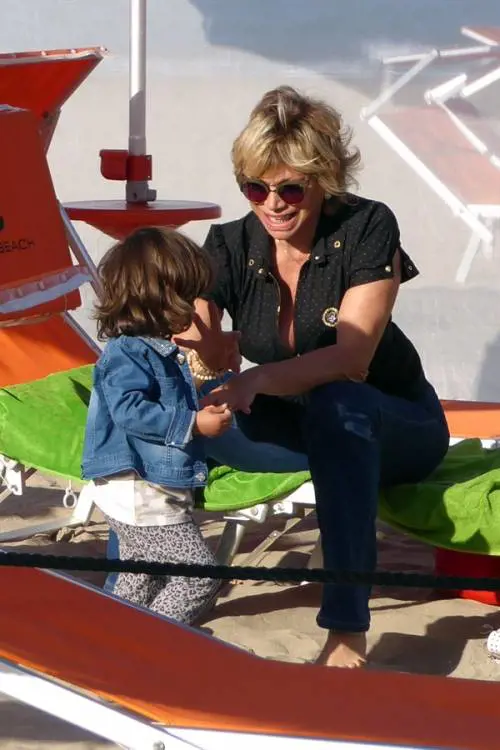 Carmen Russo, nuovo look e vita da mamma