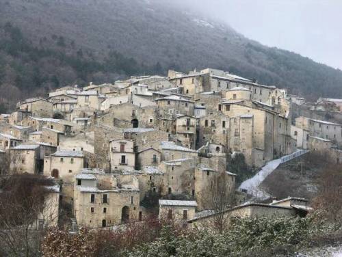 Il paesino abruzzese dove ci sono 55 candidati per 82 abitanti