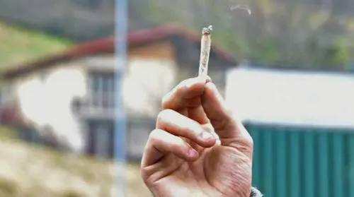 Spaccio in una scuola media. Due ragazzini bocciati. Ma il sindaco non ci sta