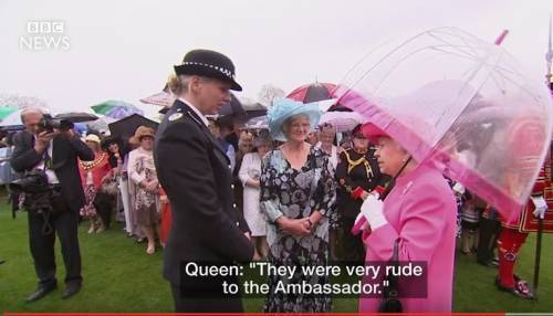 La regina Elisabetta pizzicata sui cinesi: "Sono stati molto maleducati"