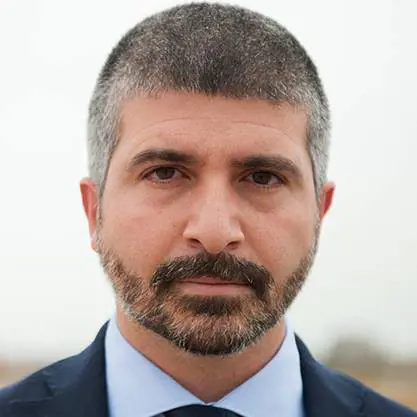 La mossa di Di Stefano: "Così do i 35 euro dei migranti ai bimbi italiani"