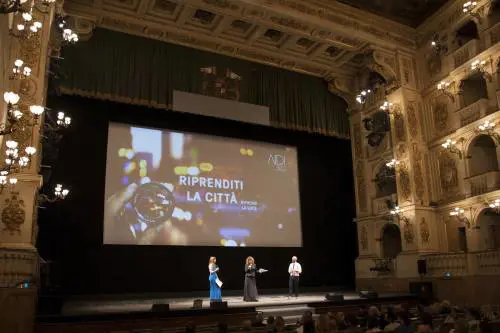 Così la luce ridisegna le città, premiati i giovani videomaker