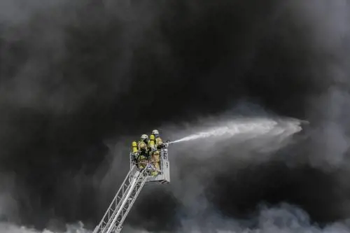 Berlino, in fiamme magazzino di merci asiatiche
