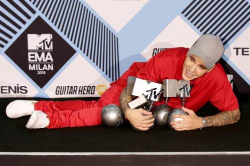Justin Bieber: "Basta foto con i fan, non siamo allo zoo"