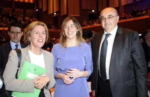 Gonna birichina, così si vede la cellulite della Boschi