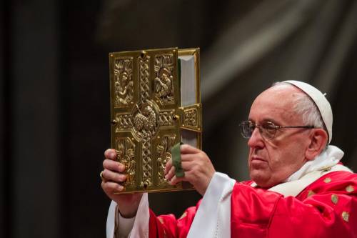 Il richiamo del Papa ai vescovi: "Siate sobri e rinunciate alle proprietà"