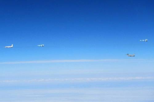 Scramble nel Baltico: caccia inglesi intercettano cinque velivoli russi
