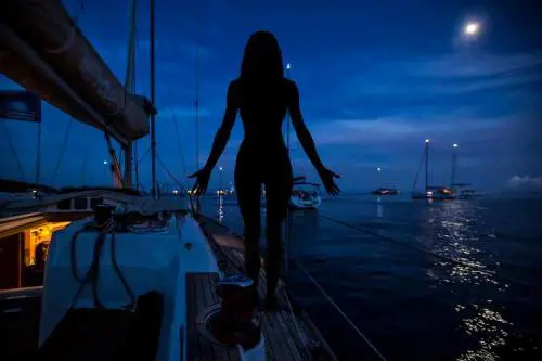 Le autodiscipline orientali navigano durante le vacanze estive