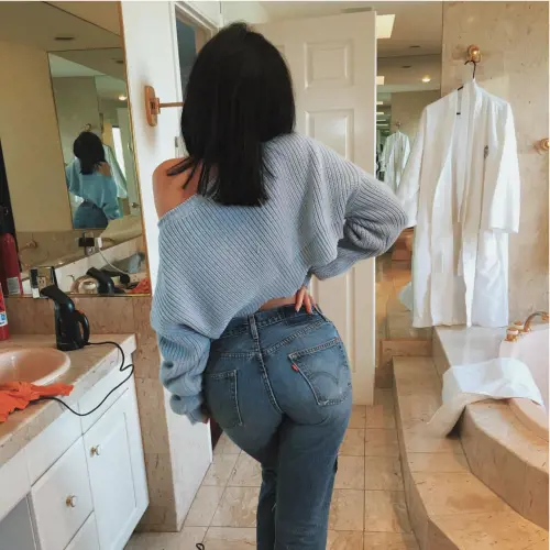 Le star su Instagram sgambatissime