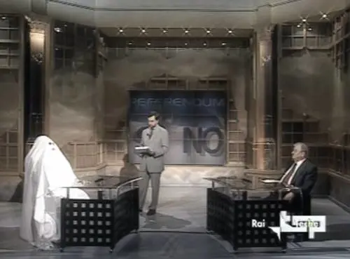 In tv vestito da fantasma