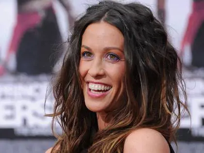 Alanis Morissette fa causa all'ex manager
