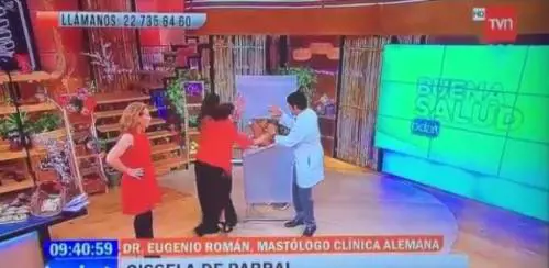Ragazza rimane nuda in diretta tv: l'imbarazzo in studio