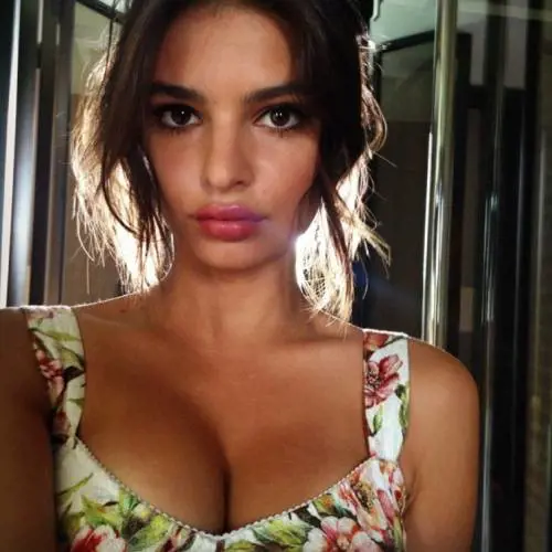 Emily Ratajkowski su Instagram: foto