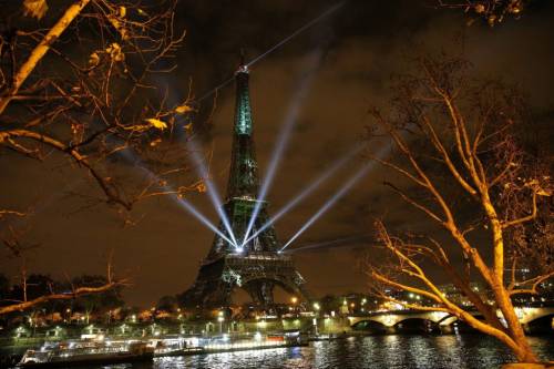 Una notte dentro la Tour Eiffel? Un sogno che per qualcuno si avvererà