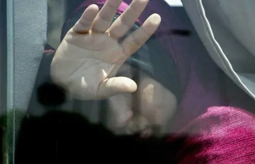 Egyptair, "Trovati resti umani tra i rottami". Ma si cerca la scatola nera