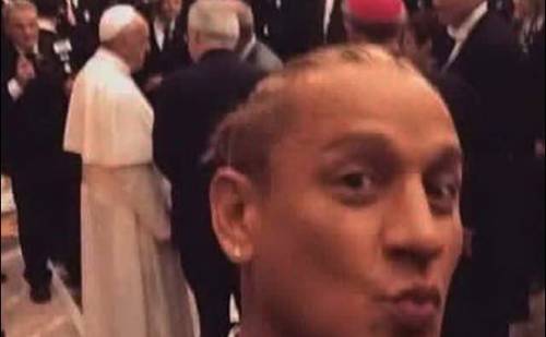 Mexes e la polemica per il selfie con Papa Francesco