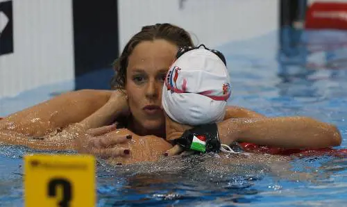 Federica Pellegrini con Femke Heemskerk al termine della gara