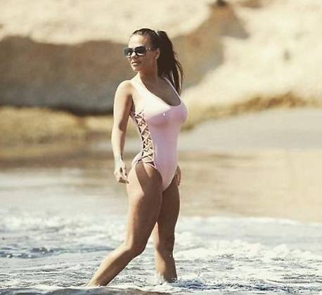 Chantelle Connelly ​nella spiaggia di nudisti