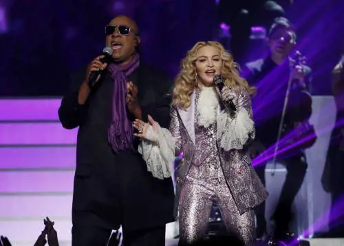 Paura per Stevie Wonder: "Subirò un trapianto"