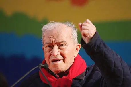 Riforme, gli eredi di Ingrao arrabbiati con i manifesti del Pd