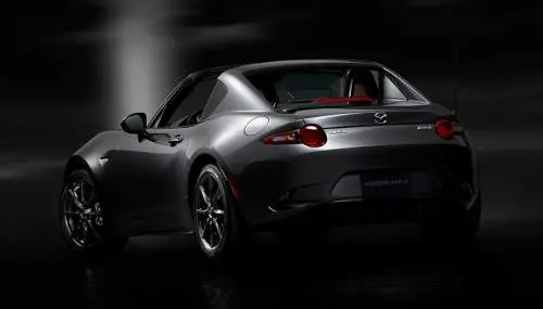 Mazda MX-5 RF, la due posti debutta in Europa