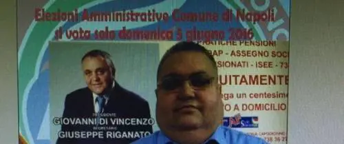 Il manifesto elettorale con la foto del boss della camorra