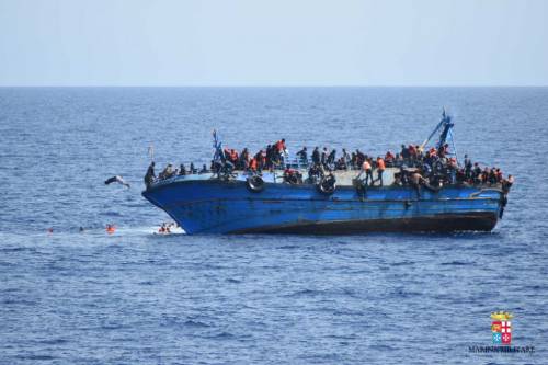 Libia, trovati sulla spiaggia sessanta migranti annegati