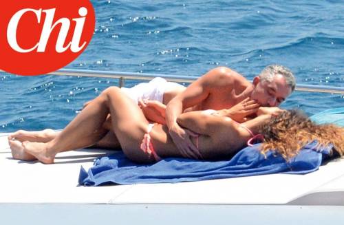 Fico e Moggi, baci hot nel golfo di Amalfi