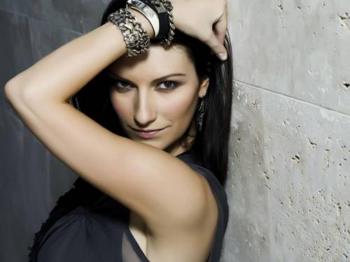 Sanremo, Laura Pausini in forse: "Ho una laringite con febbre alta"