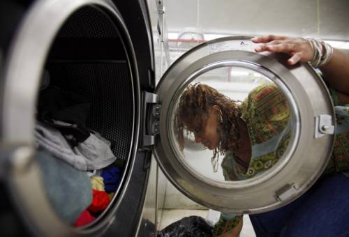 Spot razzista in Cina: "I neri si lavano in lavatrice"