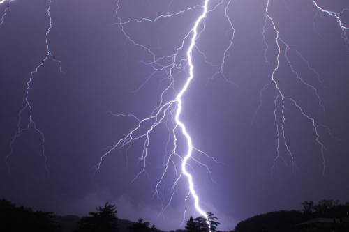 Scatta l'allarme meteo: "Tempeste di fulmini"