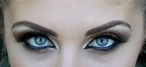 Sopracciglia: più folte con il make up